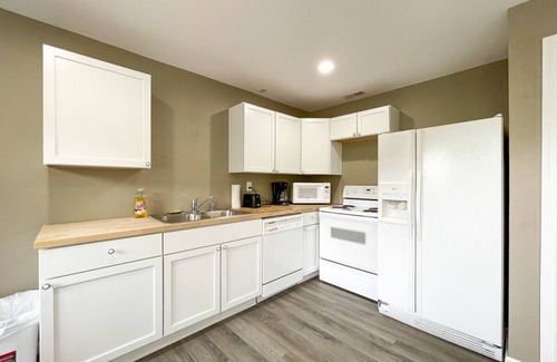 Lake of the Ozarks Apartment | Villa #3 Sleep 6-Bachelor/Bachelorette Parties!