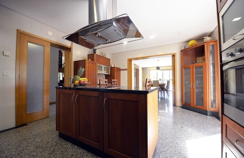 Barcelos Villa | Villa 320 Holiday Villa w/Pool, Jacuzzi and Tennis