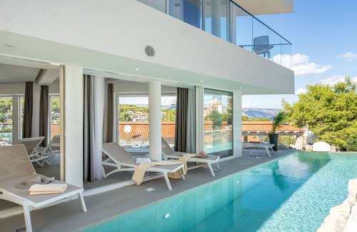 Cove Basina (Jelsa) Villa | Villa ∙ 4 bedrooms ∙ 8 guests