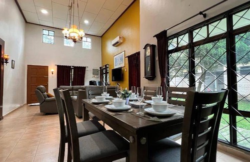 Alor Gajah Villa | Villa ∙ 5 bedrooms ∙ 15 guests