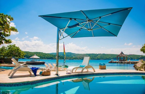 Discovery Bay Villa | Villa ∙ 9 bedrooms ∙ 18 guests
