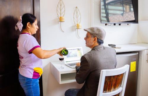 Simon Bolivar Bed & Breakfast | Villa 97 guayaquil Suites y Habitaciones Económicas Cerca del Aeropuerto