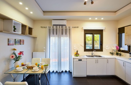 Vamvakopoulo Villa | Villa Abelizia with private pool