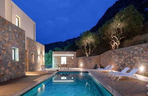 Vrachasi Villa | Villa Adagio: 5BR Luxury Villa with Eco Heated Pool