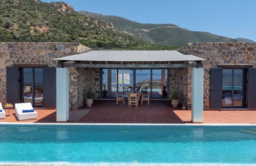 Livadia Villa | Villa Aglaia - Outdoor Jacuzzi - Affordable Luxury - Privacy