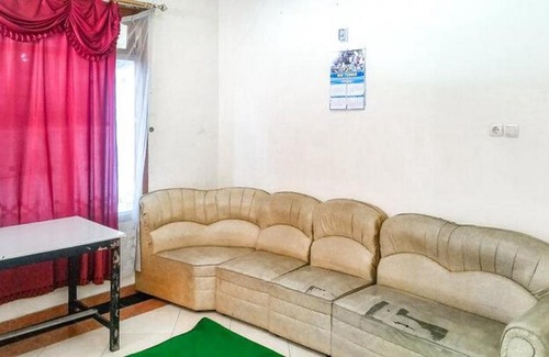 Plaosan Hotel | Villa Al Barokah Syariah Family Mitra RedDoorz near Sarangan Lake