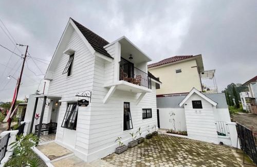 Karanganyar House | Villa Al-Fatih Karangpandan