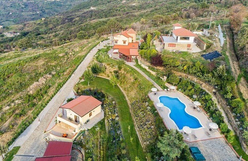 Laureana Cilento House | Villa Albatros B: A characteristic and welcoming independent house surrounded by the greenery, with Free WI-FI.