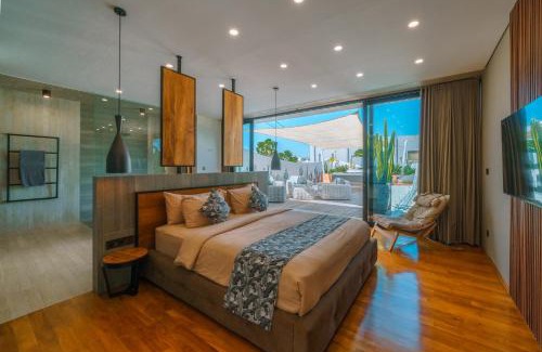 Berawa Villa | Villa Aless: Designer 4BR Villa w/Sauna, Jacuzzi, Gym, Rooftop