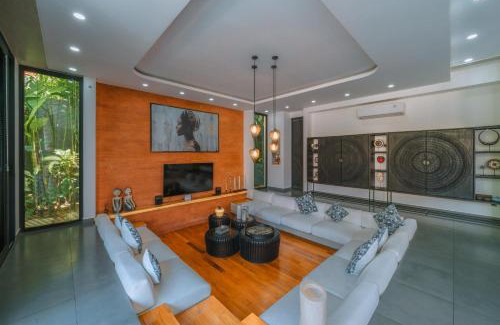 Berawa Villa | Villa Aless: Designer 4BR Villa w/Sauna, Jacuzzi, Gym, Rooftop