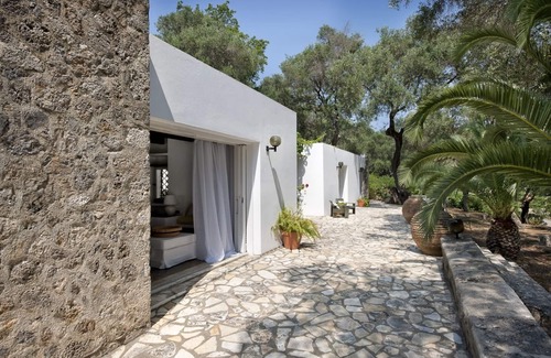 Chlomos Villa | Villa Alexis - Four Bedroom Villa, Sleeps 8