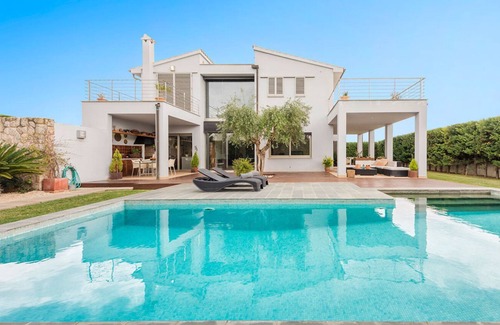 Puerto de Pollensa Villa | Villa Alfa in Mallorca