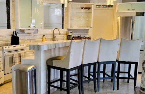South Side Villa | Villa Alhambra with 5 Bedrooms Ensuite and Daily Maid Service