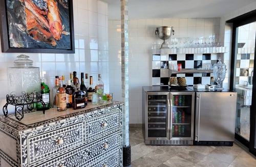 South Side Villa | Villa Alhambra with 5 Bedrooms Ensuite and Daily Maid Service