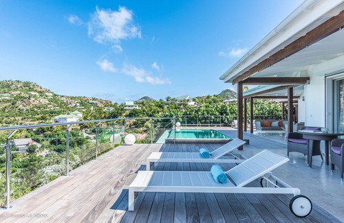 Morne de Depoudre Villa | VILLA ALICE SEA VIEW ON THE BAY OF ST JEAN AND THE AIRPORT BEACHES AND TRADE