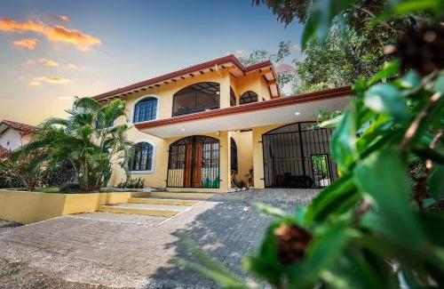 Hills of Esterillos Villa | Villa Amarilla By Vacation Pura Vida