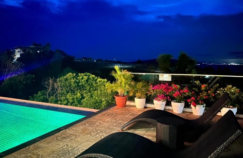 Puerto Galera Villa | Villa Amihan
