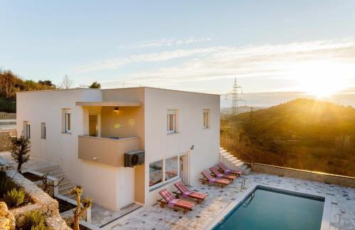 Klis Villa | Villa Anabella peaceful holiday home with pool