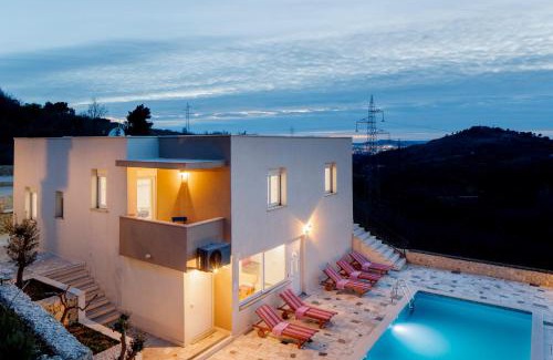 Klis Villa | Villa Anabella peaceful holiday home with pool