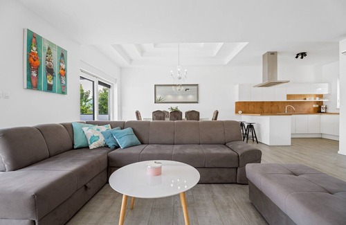 Donji Prolozac Villa | Villa Anja is a 4-bedroom villa with a 32 sqm heated pool near Imotski