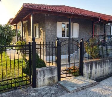 Mitropolis House | Villa Anna