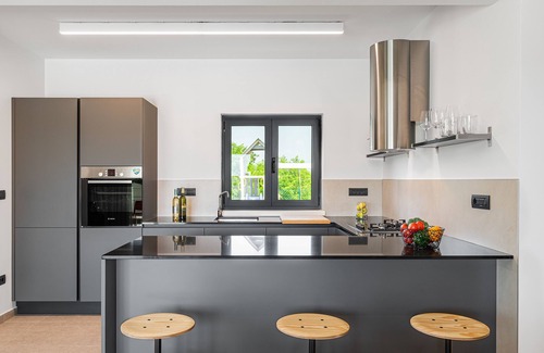 Vrvari Villa | Villa Anni * in Porec, TOP villa with private pool and sea view