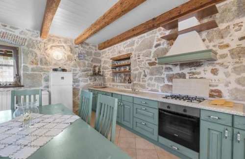 Antonci Apartment | Villa Antonci 18, pool, 3 houses, jacuzzi, private
