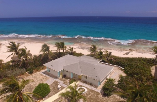 Stella Maris Villa | Villa Aqua, beach & ocean front