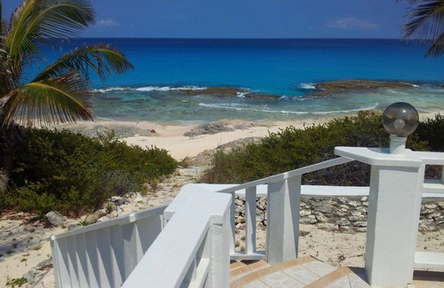 Stella Maris Villa | Villa Aqua, beach & ocean front
