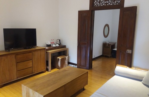 Colomadu House | Villa Aquin