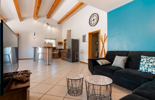Bessan Villa | Villa Araspau, Family Getaway 10 min from Beach