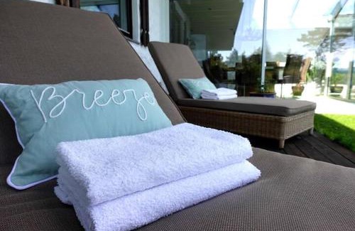 Ytrebygda Villa | Villa Arboretet - Seaside villa with private pool & infrared sauna in the heart of Arboretet, Bergen