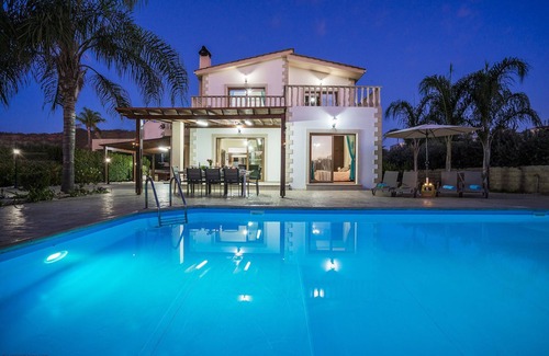 Argaka Villa | Villa Astro - a beach villa with heated pool that sleeps 8 guests in 4 bedrooms