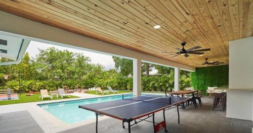 Golden Glades Villa | Villa Athena - The Glamhomes