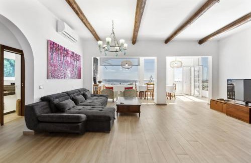 Playa del Cable Villa | Villa Atlantico - VipVipVillas