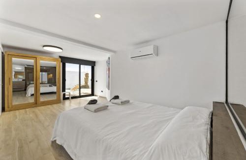 Playa del Cable Villa | Villa Atlantico - VipVipVillas