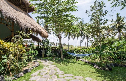 Penatih Villa | Villa "Bali Paradise" 3 br, swimming pool, big garden.