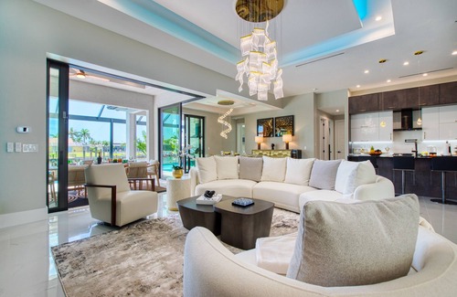 Pelican Villa | VILLA BAYBREEZE – HEATED POOL & SPA | GULF ACCESS | BOAT RENTAL + TOURS VOUCHER INCL.