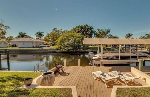 Yacht Club House | VILLA BAYSHORE