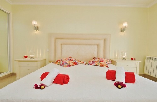 Armacao de Pera Villa | Villa Beach Palace: Luxury 5 Bed Villa w / heated pool, Jacuzzi, Games room WF