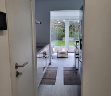 Sint-Pieters-Woluwe Villa | Villa Bed & Garden