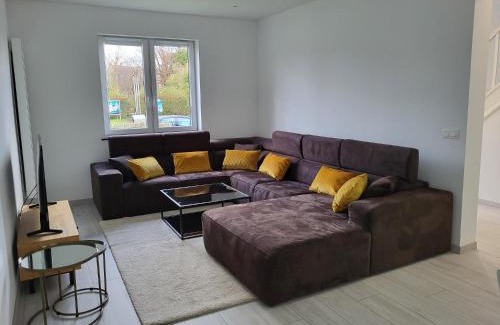 Sint-Pieters-Woluwe Villa | Villa Bed & Garden