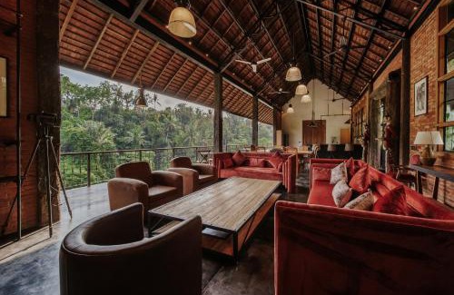 Kemenuh Villa | Villa Bedulu Cliff Estate Ubud - Wood Side