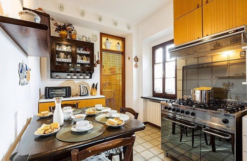 Chianni Apartment | Villa Belfiore: A characteristic and welcoming apartment that covers the entire top floor of a villa surrounded by meadows and by green hills, with Free WI-FI.