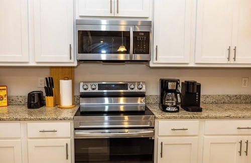 Northwest Pensacola House | Villa Belleview - 20 minutes from Pensacola Beach and Downtown!