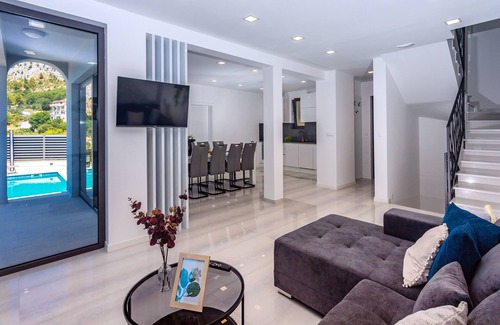 Borak Villa | Villa Belvedere with heated pool, billiards, Media room, sea views,10 pax