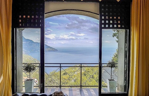 Colli di Fontanelle Villa | Villa Berenice Grande: A charming three-story villa with a view of the seascape and both the Sorrento and Amalfi Coasts, with Free WI-FI.