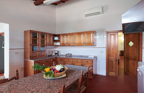 Montespertoli Villa | Villa between Florence Siena and Pisa. 1 km to village. A/C in all rooms-Wi Fi