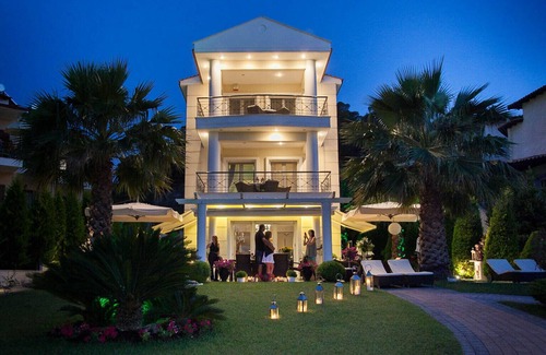 Polichrono Apartment | Villa between pine forest and golden beach by the sea!