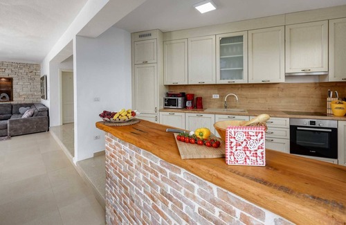 Labinci Villa | Villa Blanca with pool